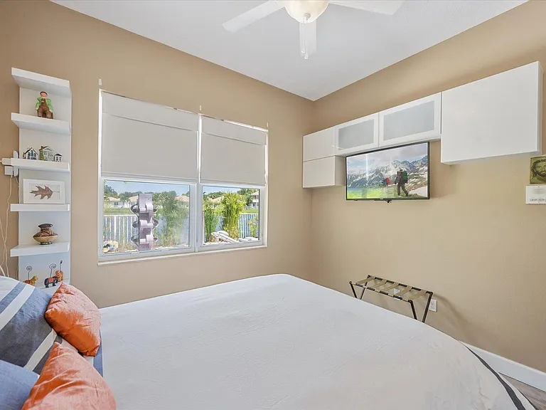 8152 Butler Greenwood Dr — Photo 18