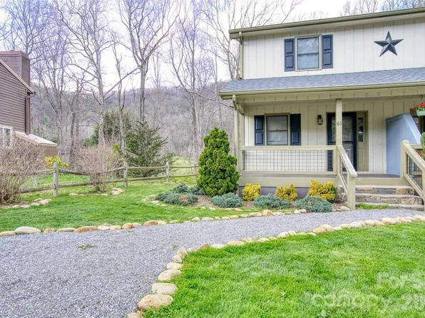61 Riverside Villa Dr, Maggie Valley, NC 28751
