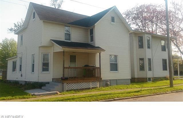 1st image of 122 W Chestnut St