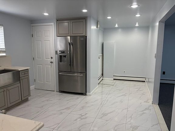 5th image of 48 Mansfield Ave