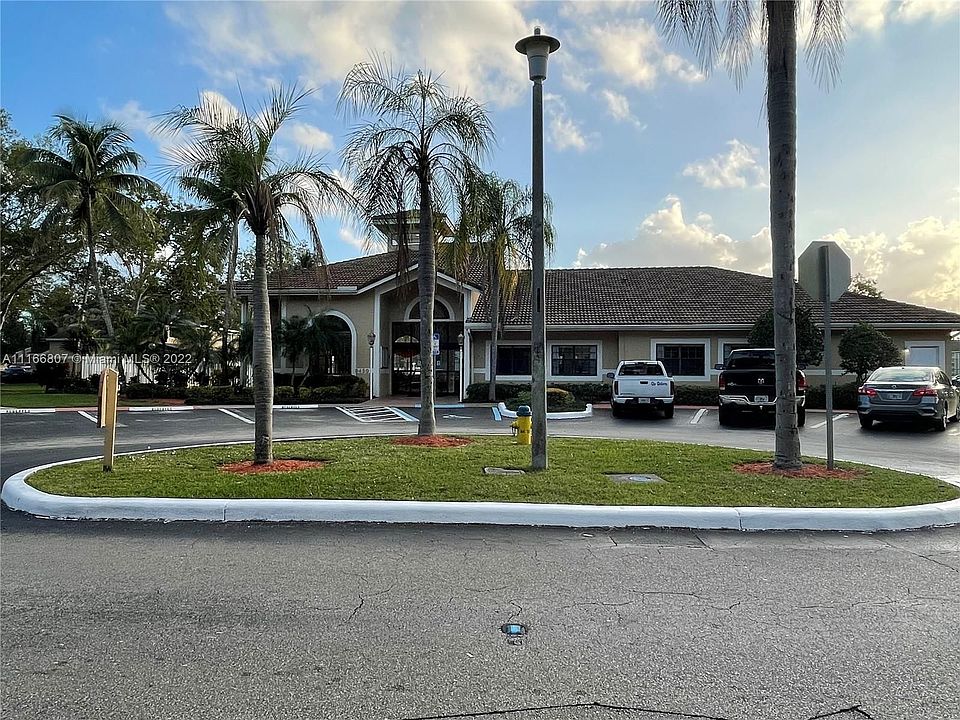 1st image of 200 Palm Cir W APT 206