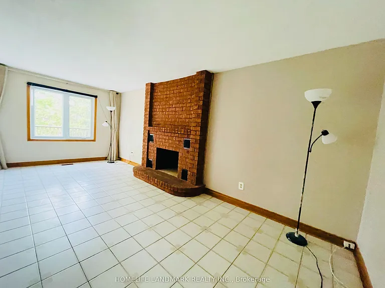 121 Harmonia Cres — Photo 17