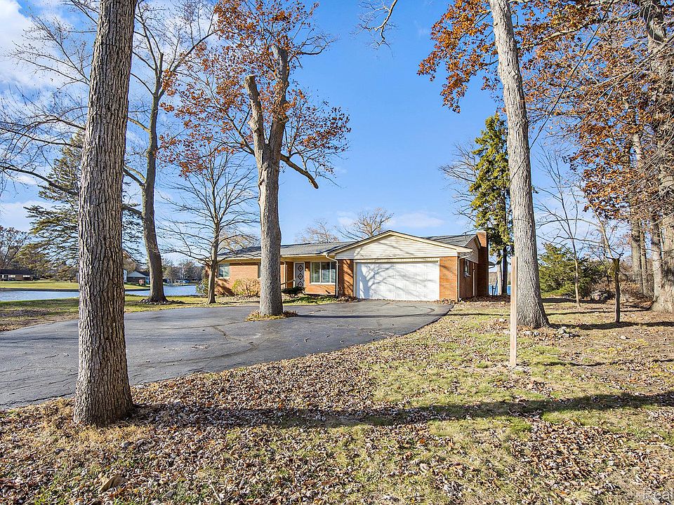 1st image of 736 Beachway Dr