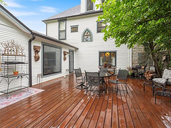 4th image of 233 Spring St