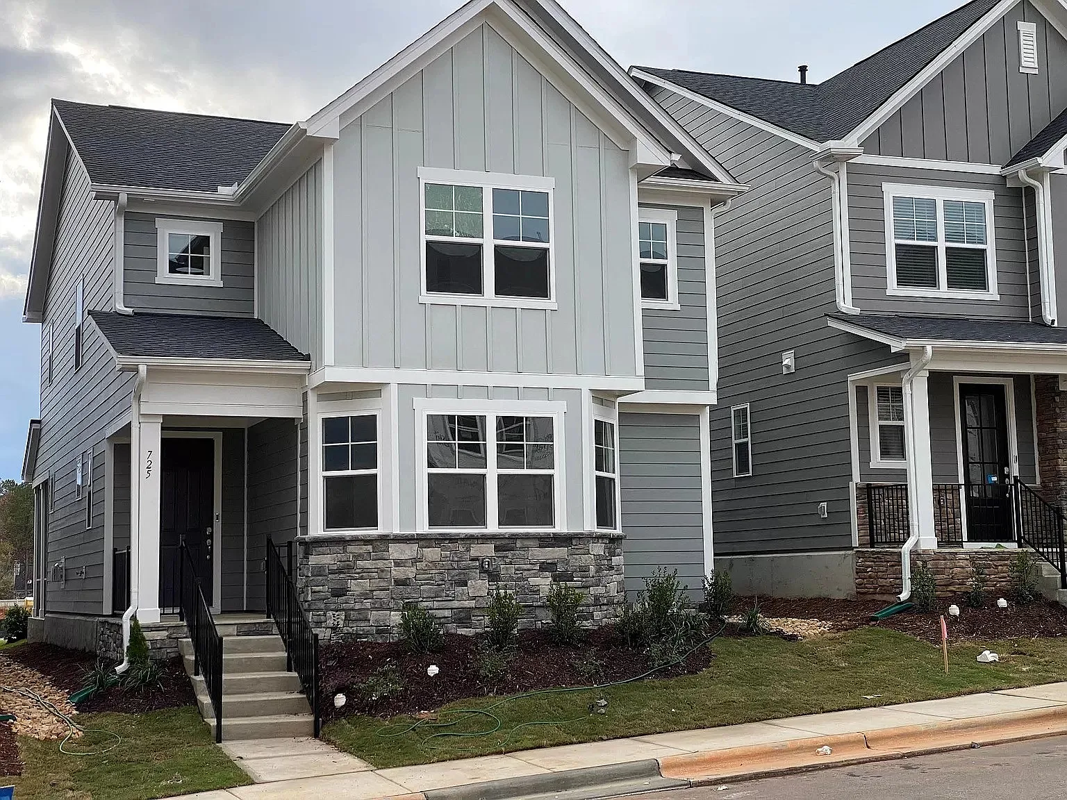 725 Cormiche Ln — Photo 1