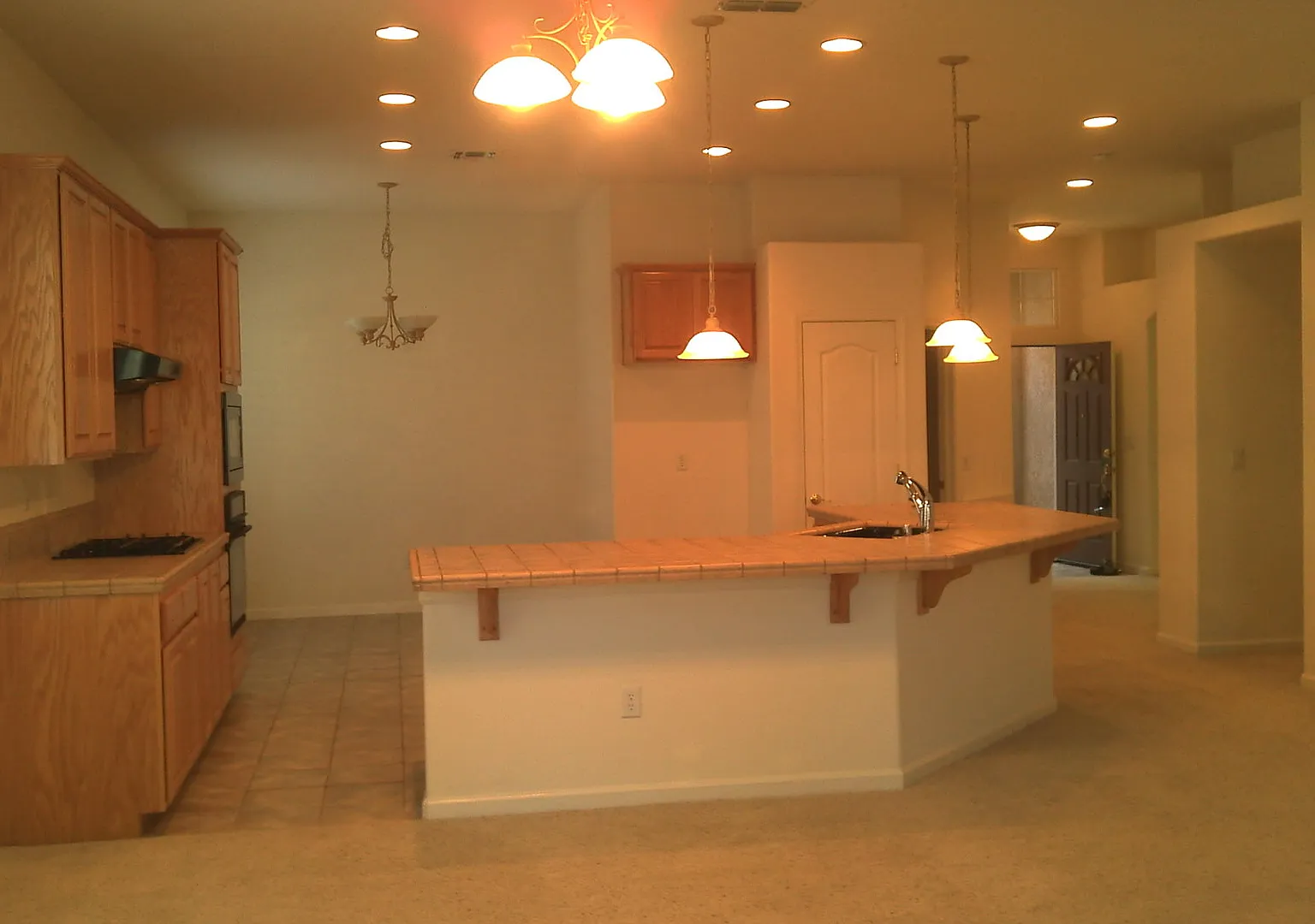 Single Story 1700sqft Rocklin Single Story, 3 bedroom, 2 baths-Gardner, Walking distance shopping — Photo 2
