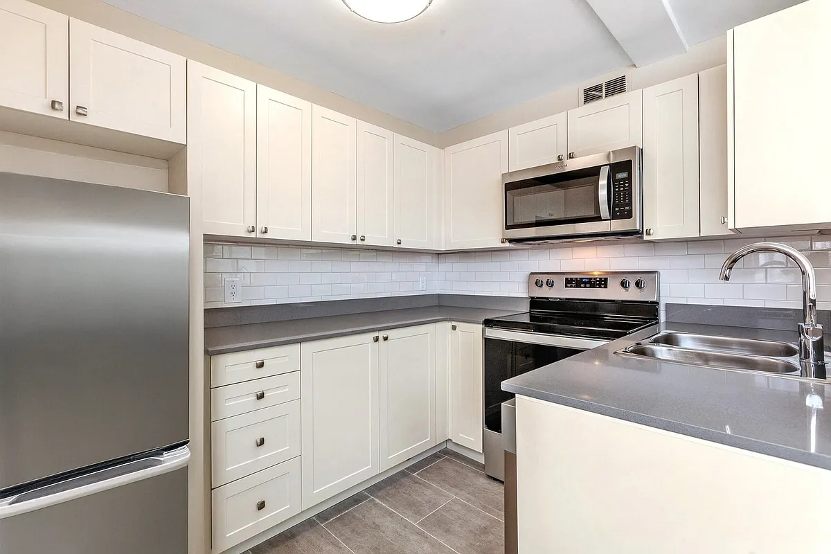 Building Photo - 315 Holmwood Ave