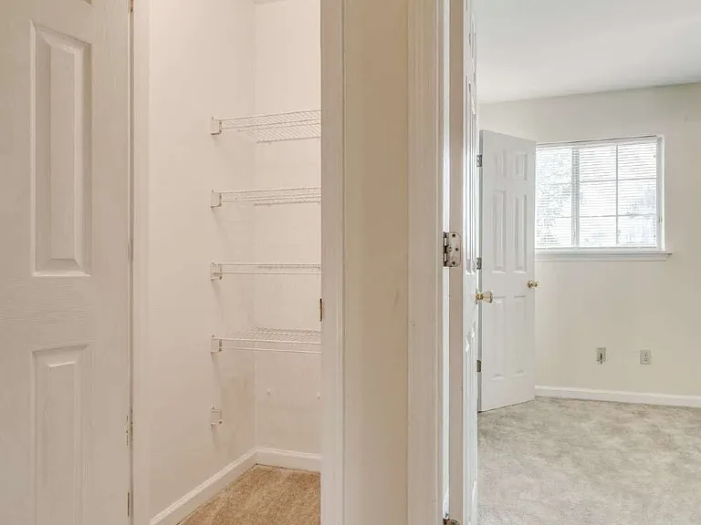 840 W Georgia St #B — Photo 8