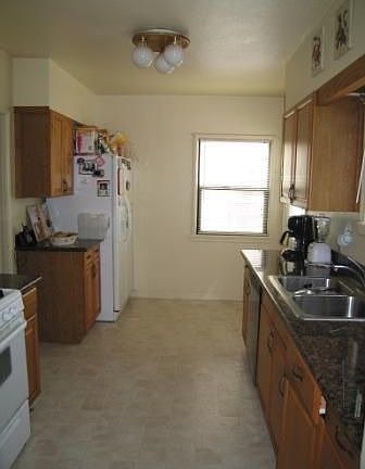 granite kitchen counter