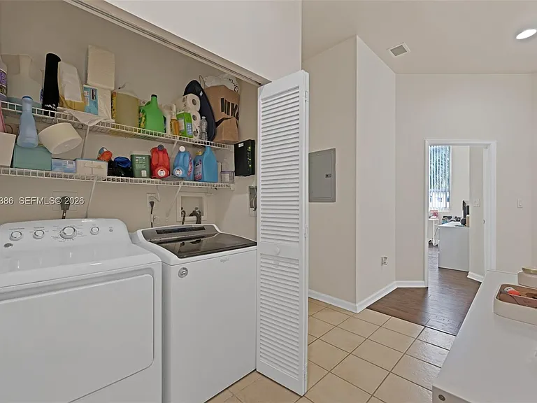 19501 W Country Club Dr #208 — Photo 6