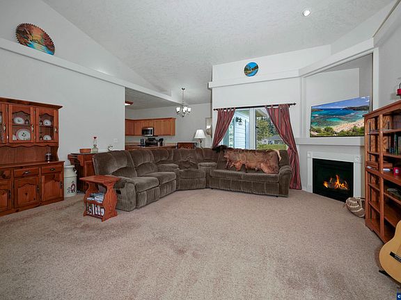 3rd image of 1231 SW 3rd Ave