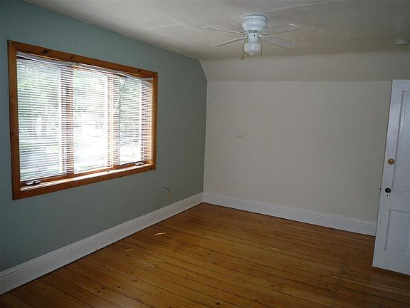 Large upstairs bedroom