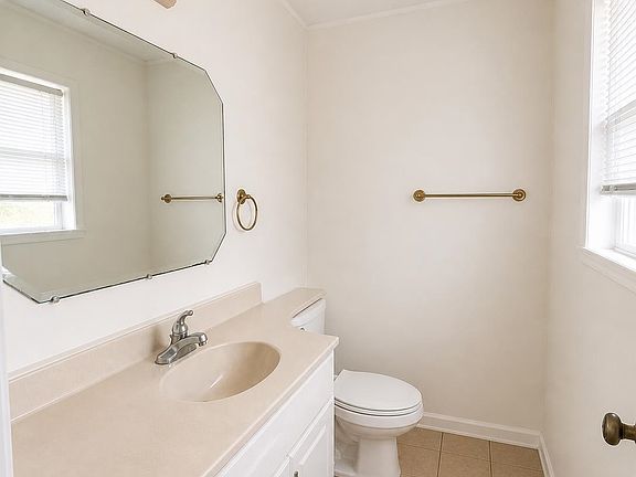 5th image of 903 W High Way #190