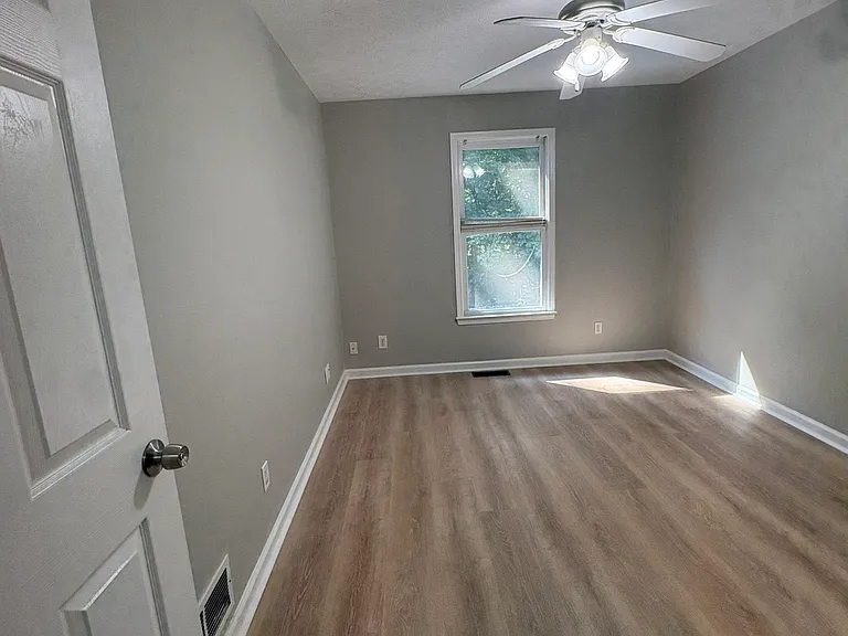 2700 Fort Daniels Dr — Photo 32