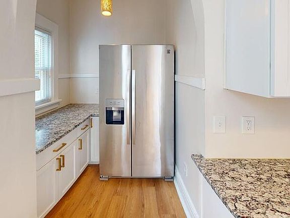 4th image of 121 College Pl APT 1