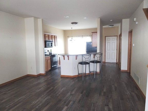 3rd image of 634 Hunter Oaks Blvd