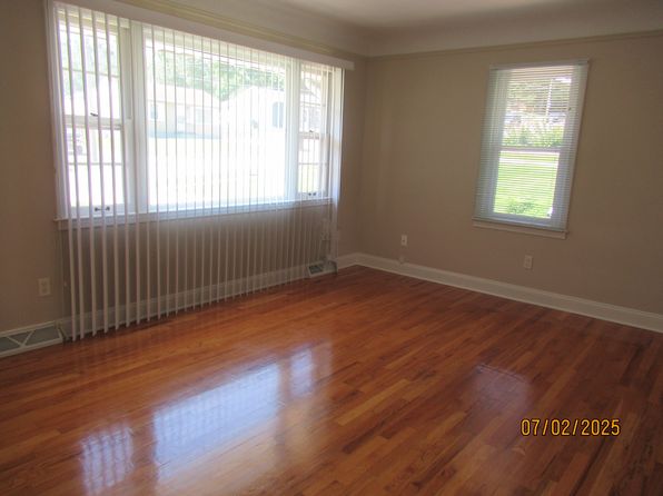 121 Bell Ave