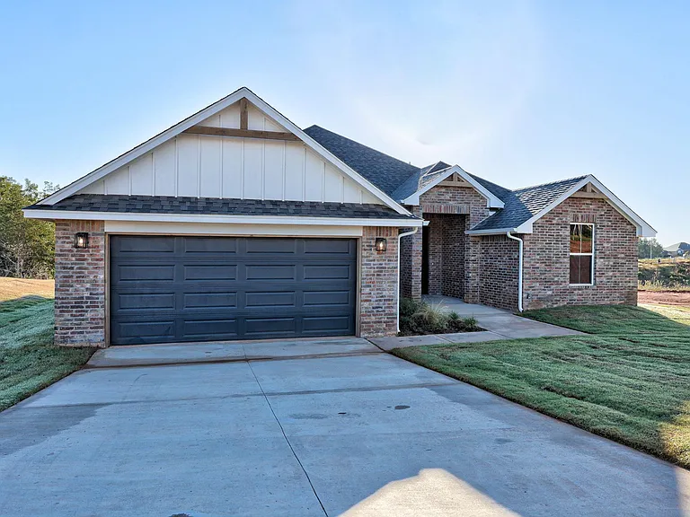 1811 Hollow Crest Ct — Photo 1