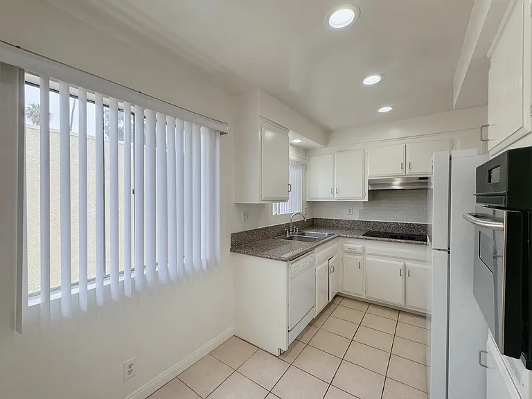 1218 Pine St #201 — Photo 11