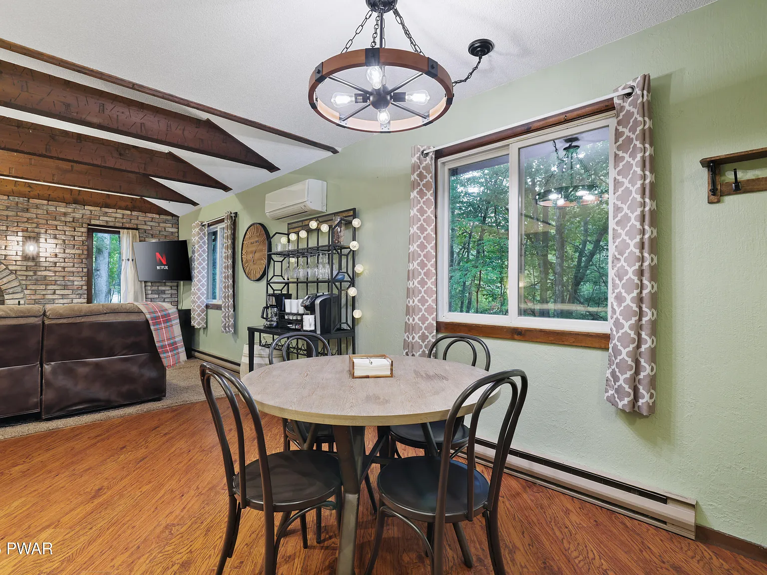 3 bed, 1.5 bath, 1696 sqft, $1,950 — Photo 2