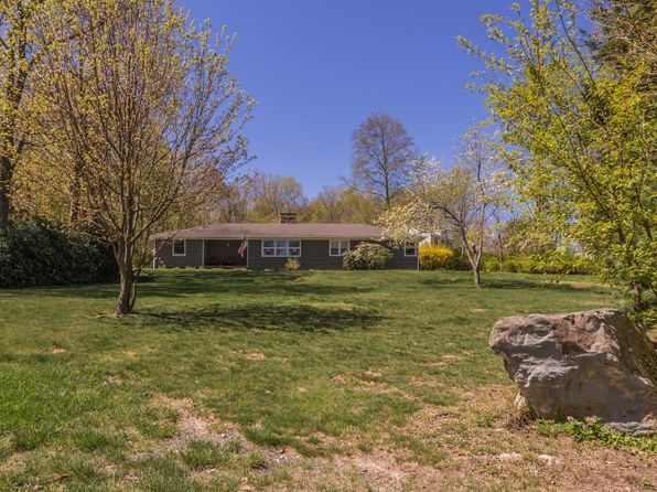 97 Doolittle Dr, Bethany, CT 06524