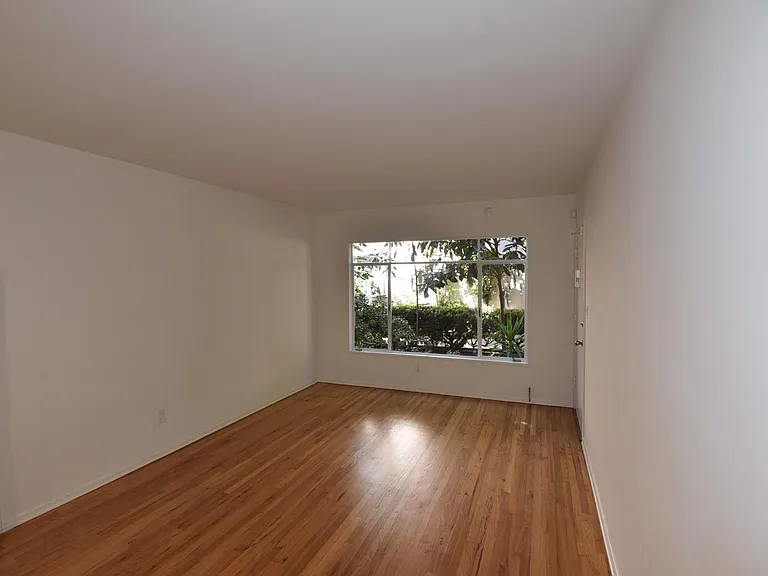 1748 Winona Blvd #1 — Photo 5