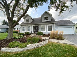 1320 Portage Ln, Woodstock, IL 60098