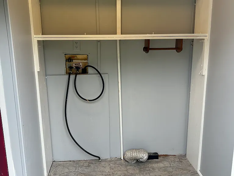 Washer & Dryer Hookup