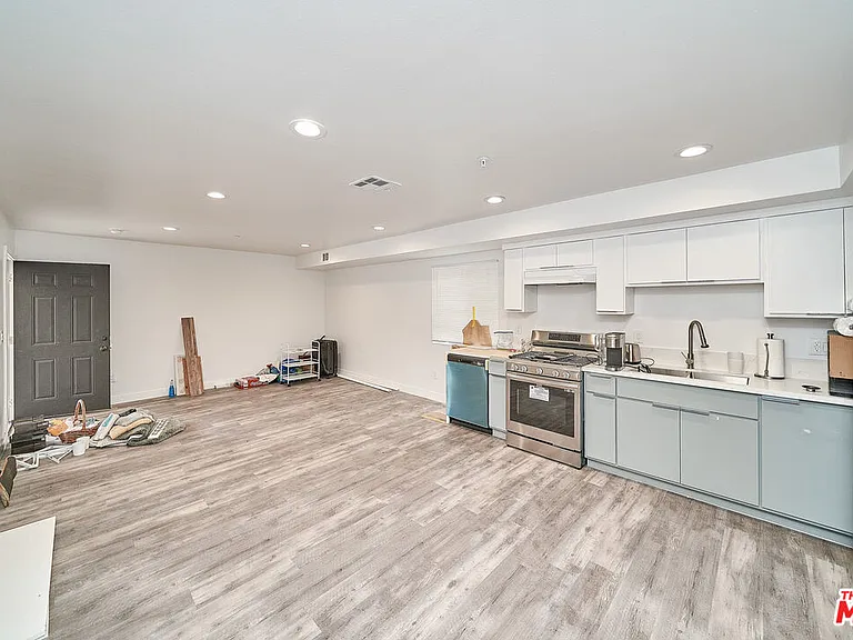 601 1/4 W 41st Pl — Photo 7