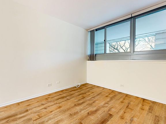 5th image of 1555 N Dearborn Pkwy APT 2A