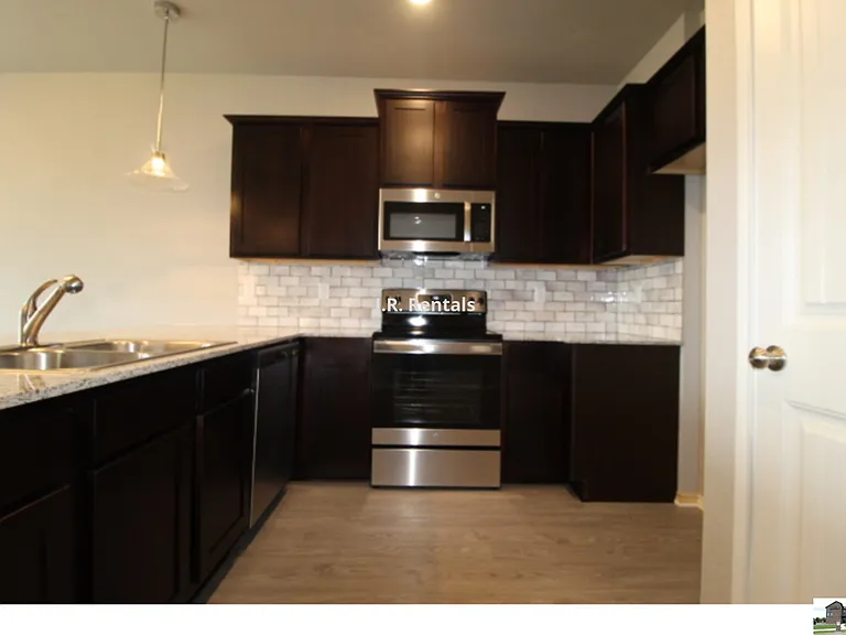 227 Green Valley Dr — Photo 6