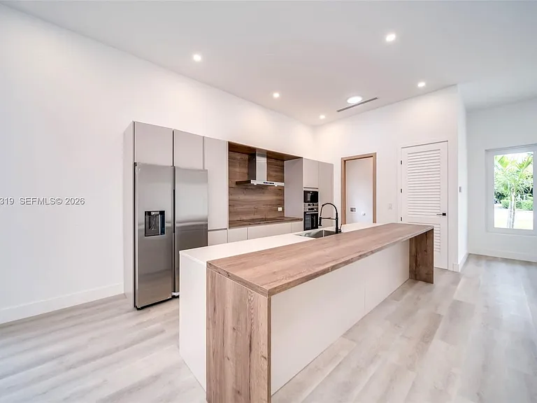 8990 N Miami Ave — Photo 25