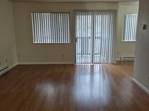 Brookside Apts, 2101 NE Kane Dr, Gresham, OR 97030