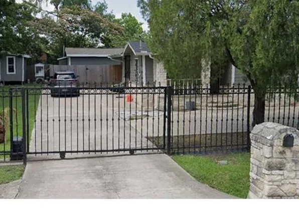 7999 Ritz St, Houston, TX 77028