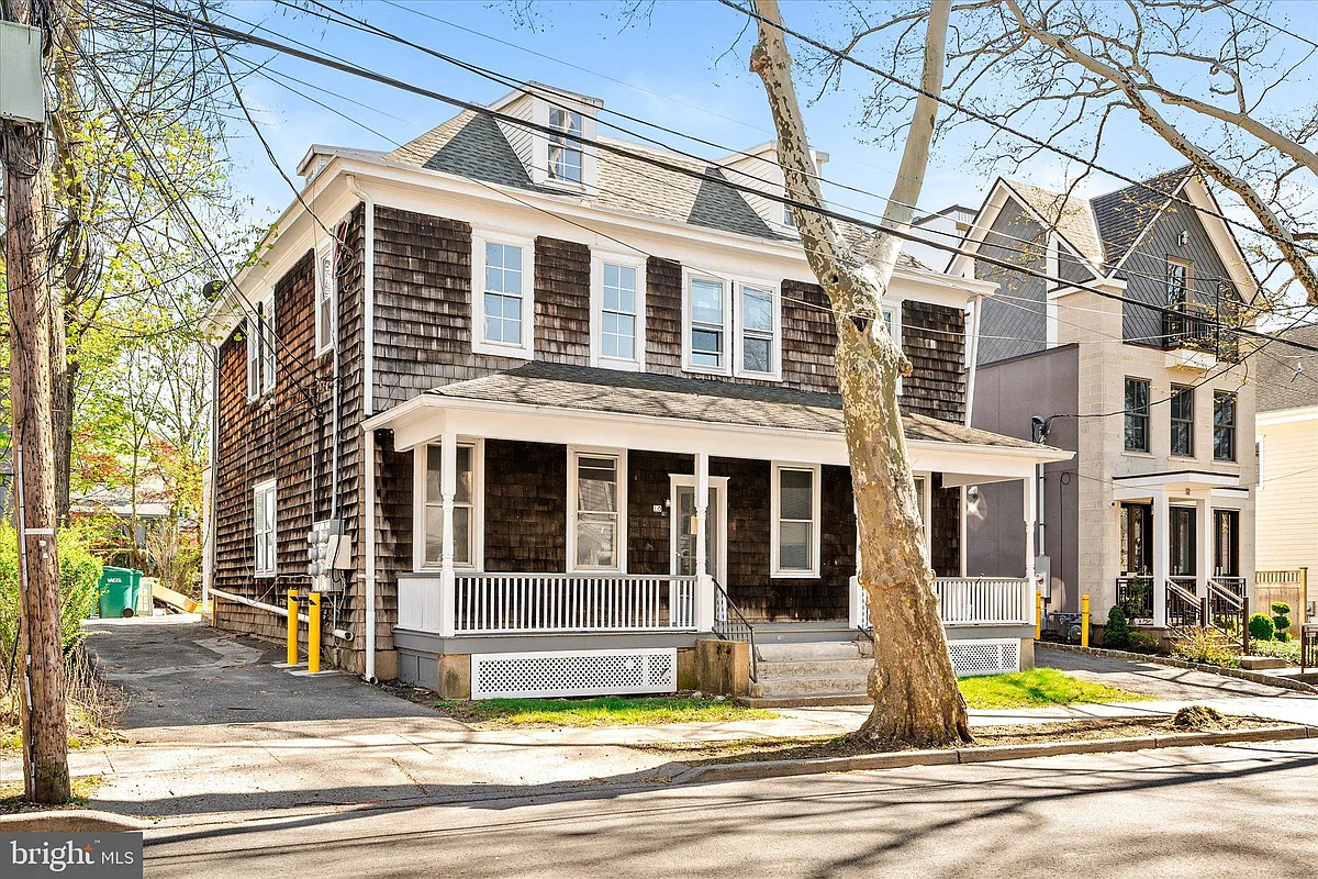 Building Photo - 10 Lytle St #2