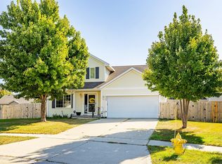 825 SE Hummingbird Cir, Waukee, IA 50263