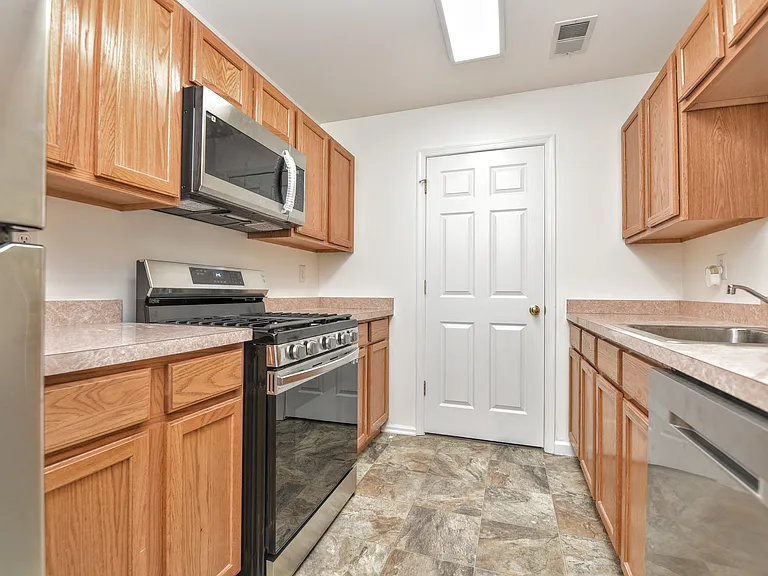 1132 Stafford St — Photo 10