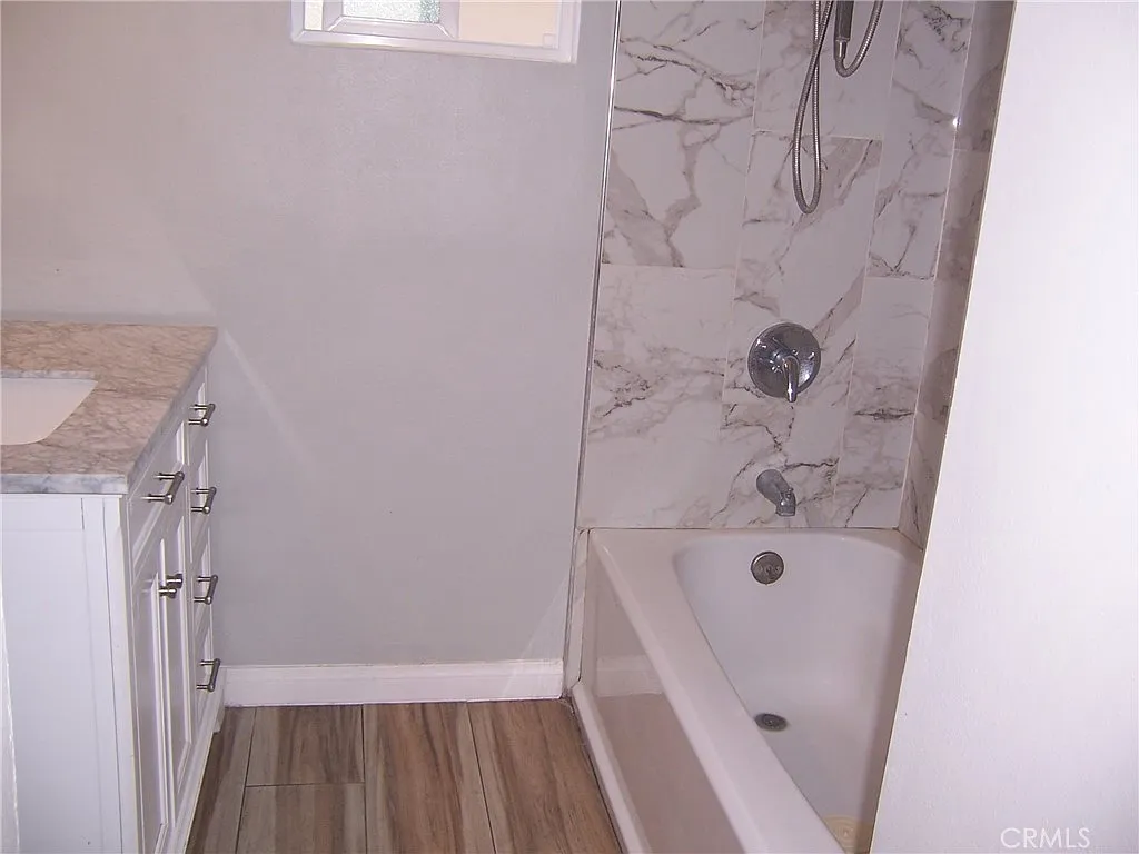 3 bed, 1098 sqft, $2,975 — Photo 3