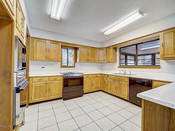 4th image of 1731 Howard Ct