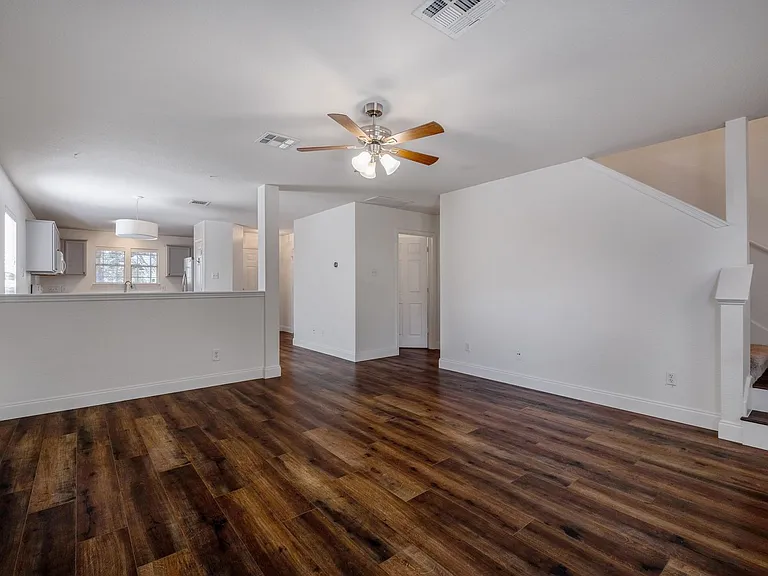 2208 Melissa Oaks Ln — Photo 11