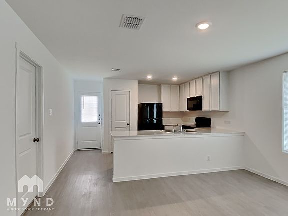 5th image of 1267 Hackberry Trl