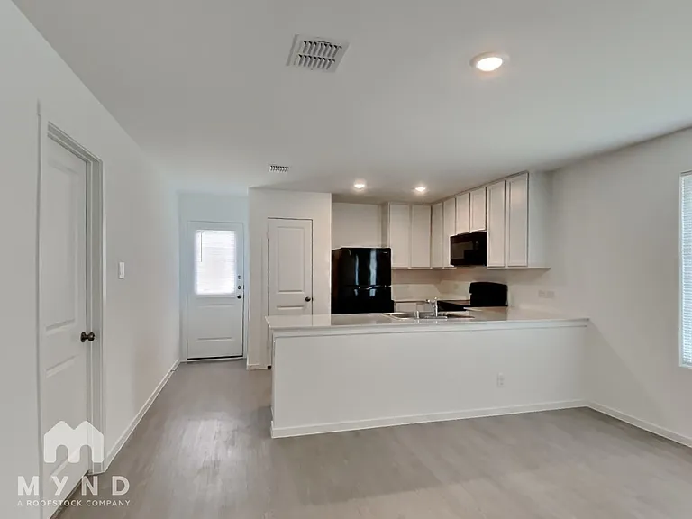 1267 Hackberry Trl — Photo 5