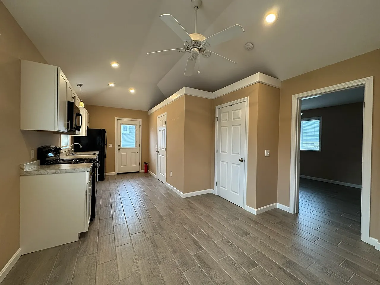 1 bed, 650 sqft, $1,800 — Photo 1