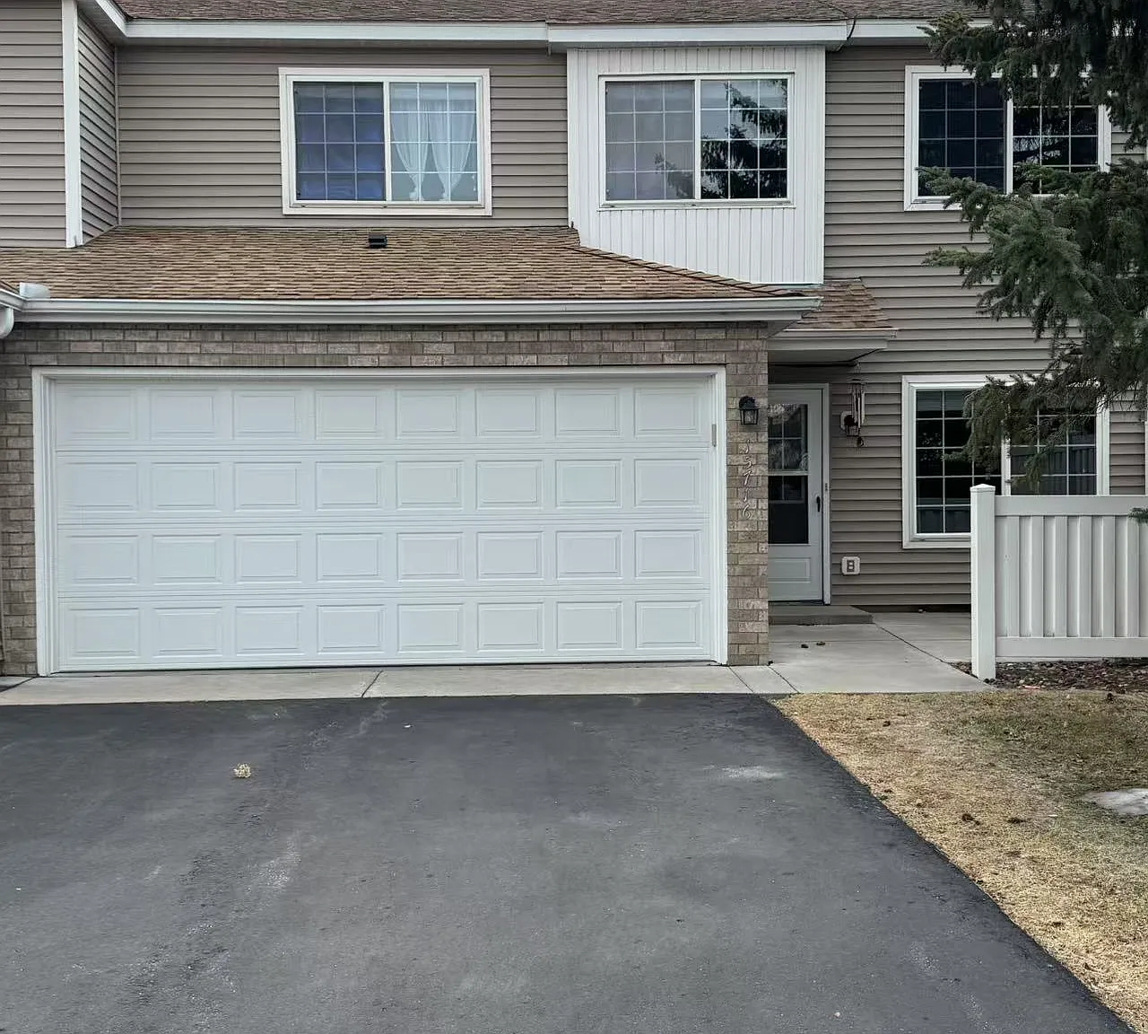 2 bed, 1.5 bath, 1320 sqft, $1,900 — Photo 1
