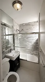330 E 35th St #52 — Photo 2