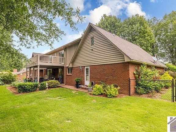 4th image of 203 Golf Club Ln