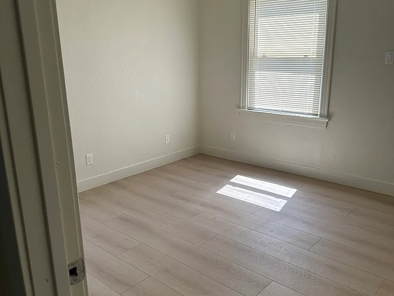 215 Sinclair Ave #215 — Photo 12