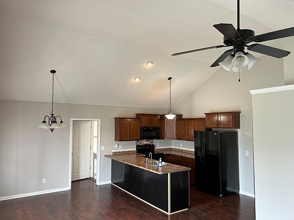 3rd image of 3437 Foxrun Ln