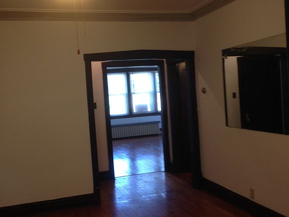 2nd image of 619 Harlem Ave APT 1