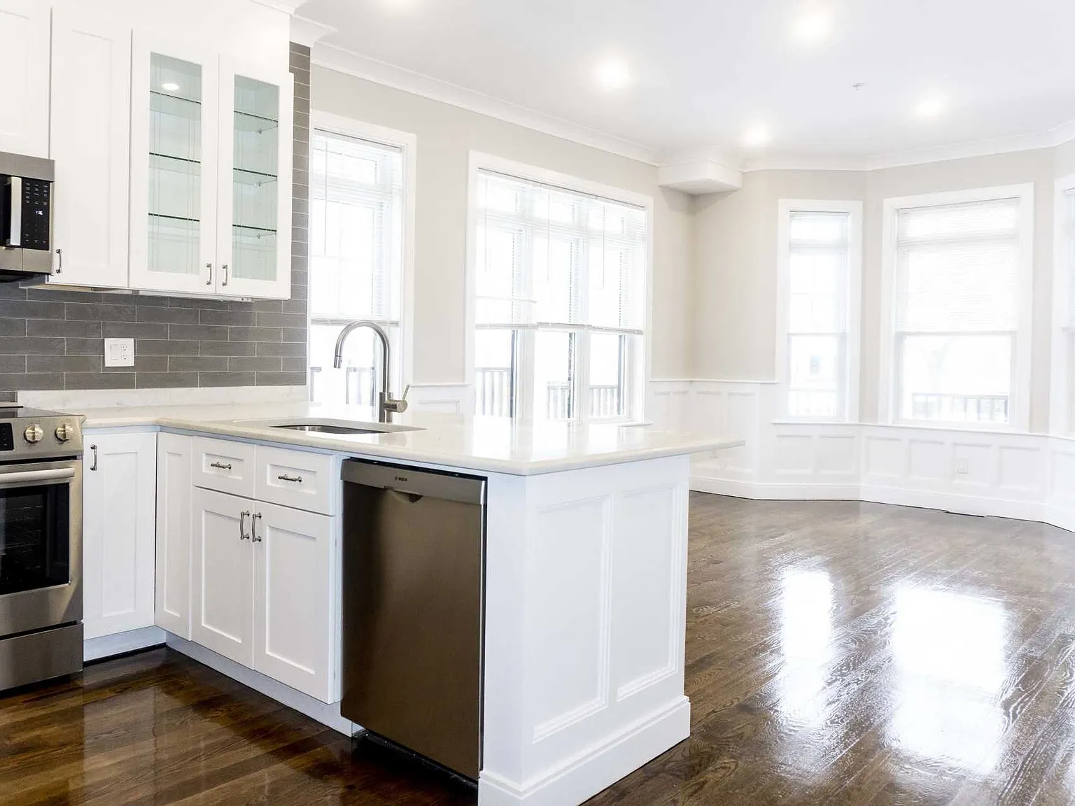 3 bed, $4,600 — Photo 2